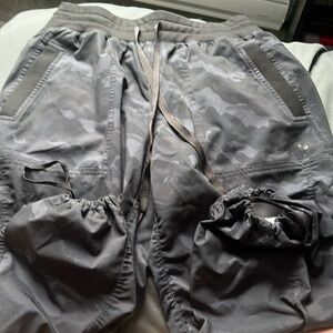 Capris small camo design